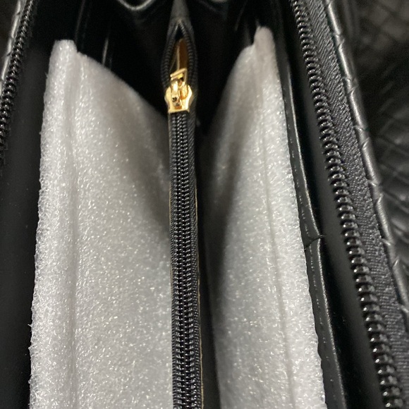 Tote and accessories - Picture 4 of 5